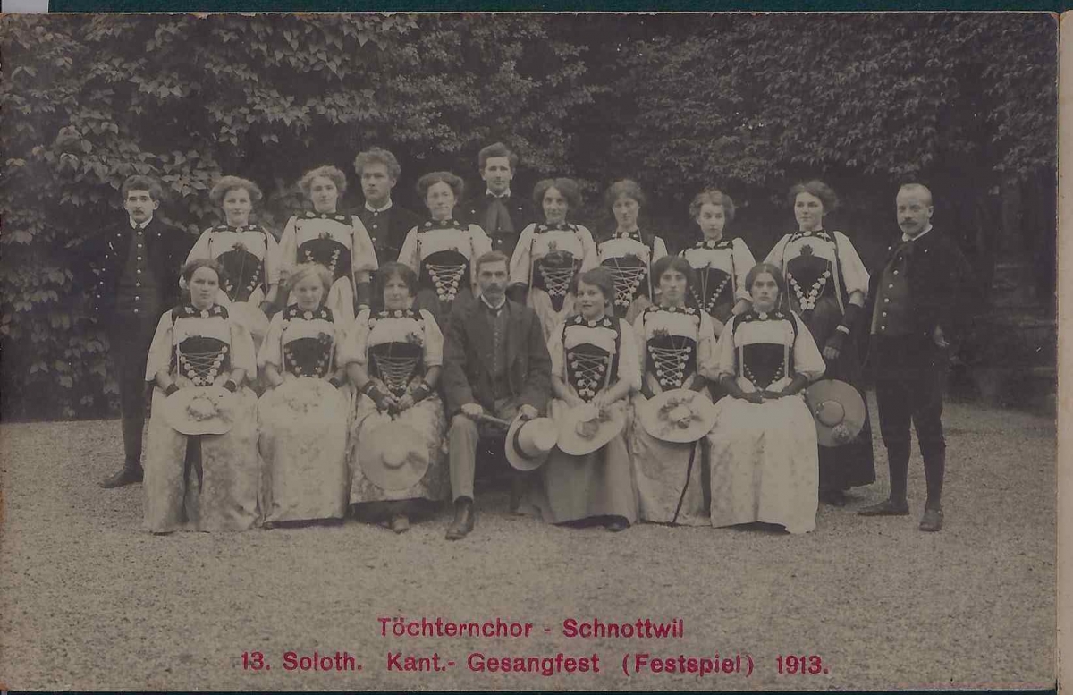 <p>Töchterchor am Gesangsfest 1913 in Solothurn , Karte Top Zustand , 18.7.1913</p>